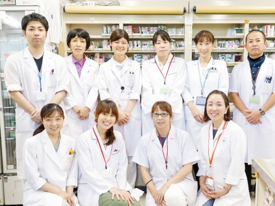 白衣のスタッフ集合  