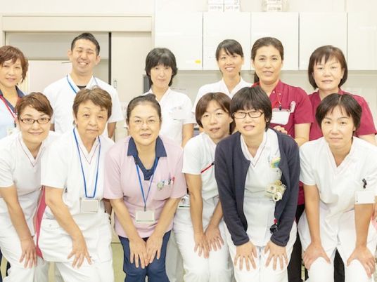 スタッフ集合の厨房  