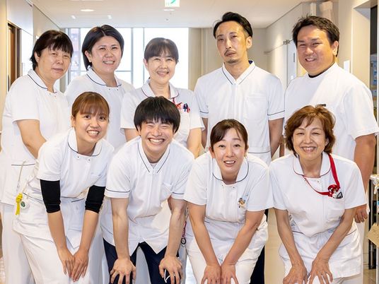 笑顔のスタッフ集合  