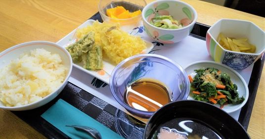 色とりどりの食事