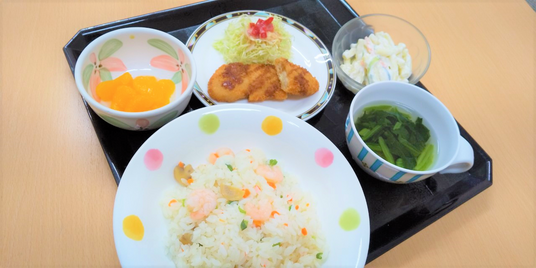 彩り豊かな食事のメニュー