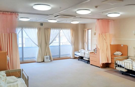 窓付きの明るい居室