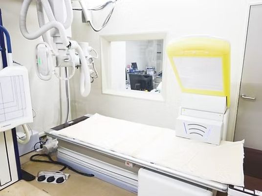 機器が並ぶ浴室  