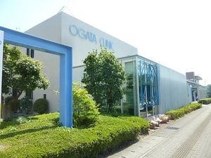 明るい施設外観  