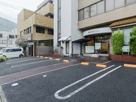 建物正面の外観  