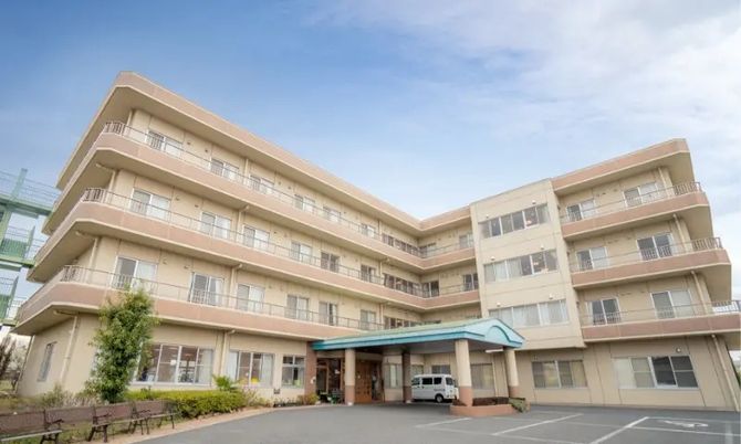 広々とした建物外観