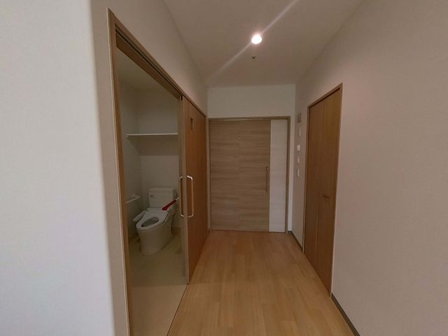 トイレ付きの居室 居室 プライバシーが守られた、トイレ付きの居室です。快適に過ごせるよう配慮されています。