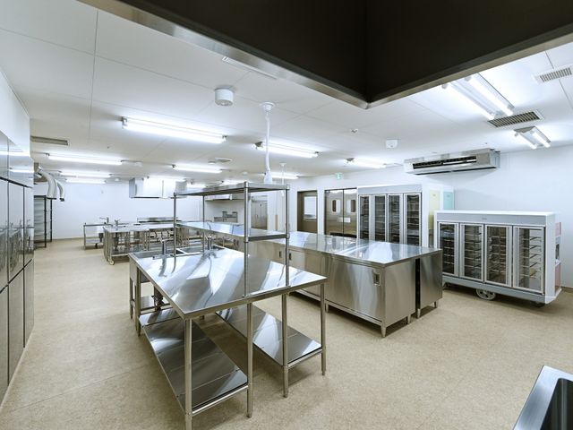 スタッフ用キッチン キッチン 清潔感あふれるキッチンで、利用者様の健康を支えるお仕事です。