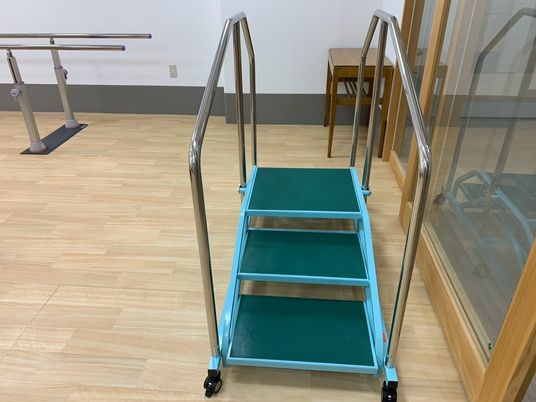 階段型歩行補助具