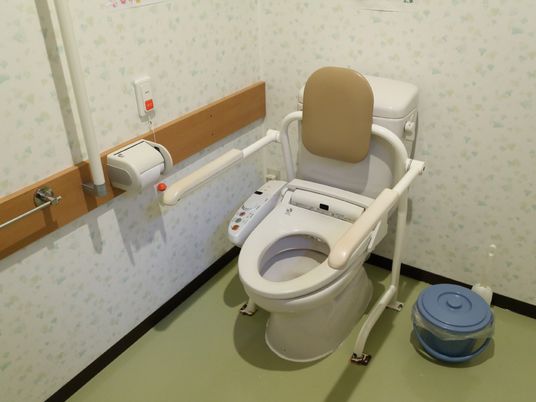 バリアフリー設計のトイレ