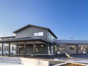 外観の建物と看板