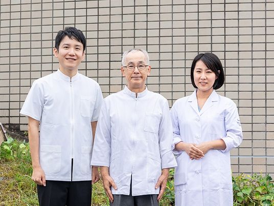 スタッフ3人の集合  