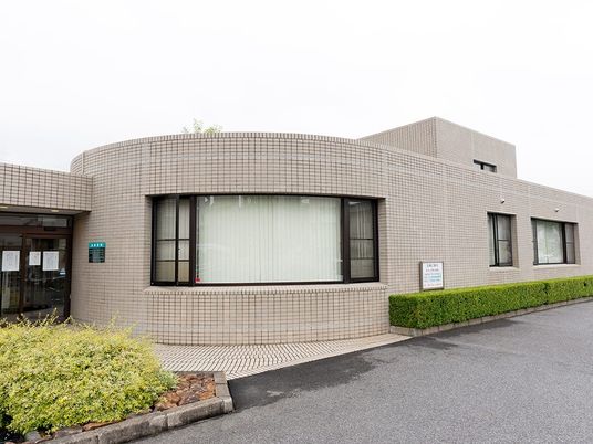 明るい外観の建物外観  