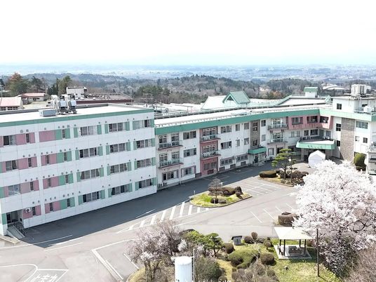広い建物外観  