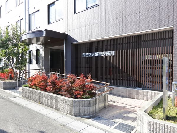 モダンな建物のエントランス