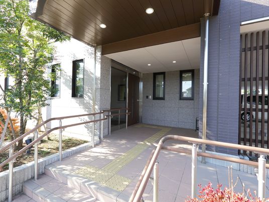 明るく清潔なエントランス