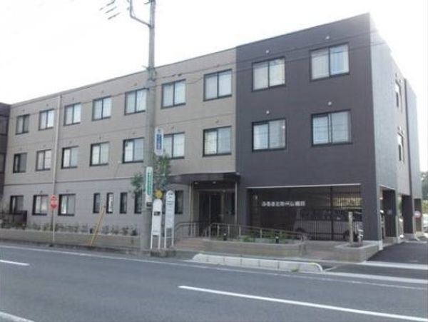 清潔感ある外観の施設