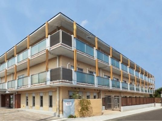 現代的外観の建物