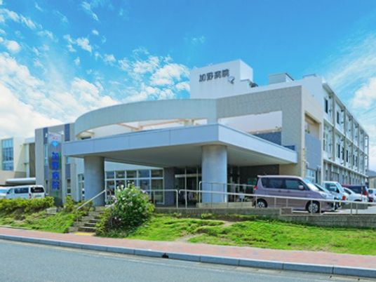 明るい建物外観  