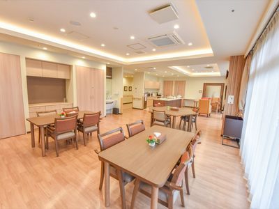 広々とした共用ダイニング
