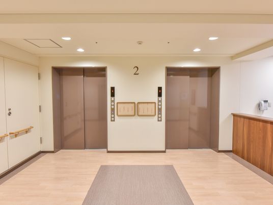 清潔なエレベーターホール
