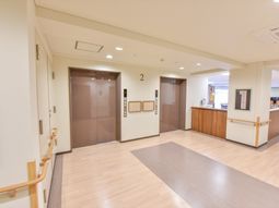 清潔な廊下とエレベーター