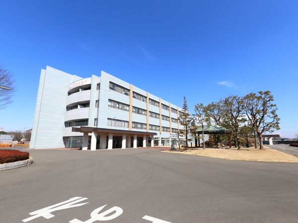 明るい外観の建物