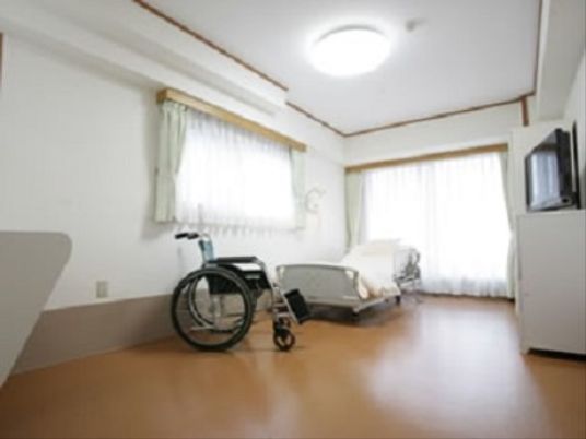 明るい居室の様子