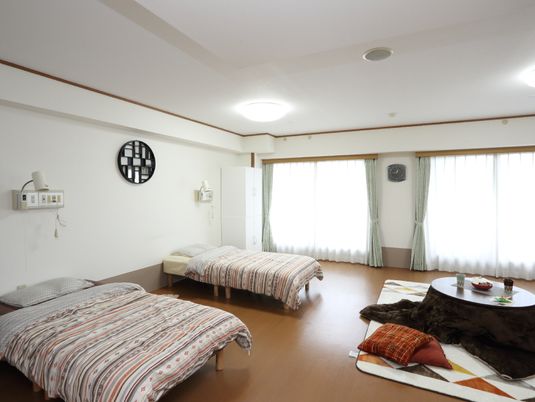 居室内の明るい景色