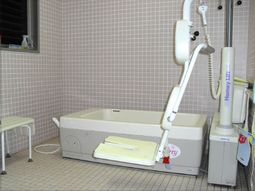 バリアフリー対応の浴室