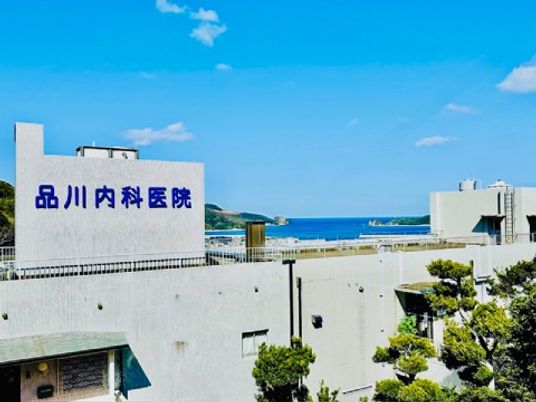 海沿いの建物外観  