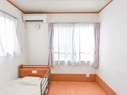 明るい居室の一角