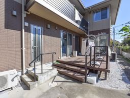 清潔な家のエントランス