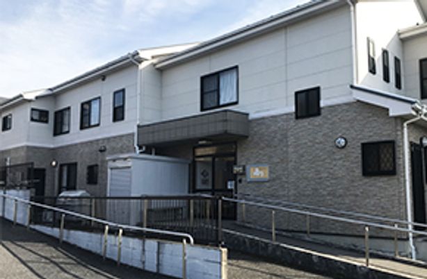 広々とした外観