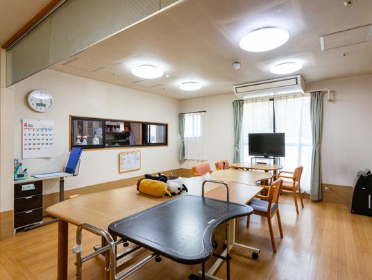 明るいラウンジ