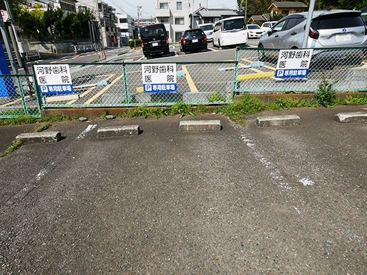 駐車場の出入口  