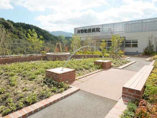 花壇のある中庭  