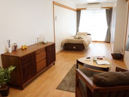 明るい居室の様子