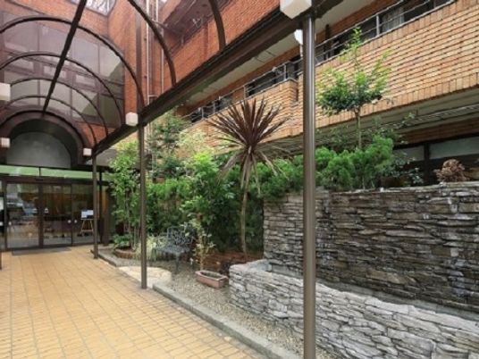 緑ある休憩所アプローチ