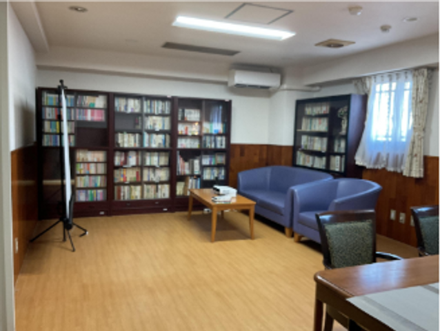 多目的室兼図書コーナー