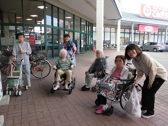 楽しそうな様子の外観