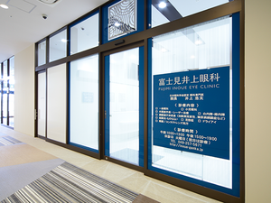 案内表示のある廊下  