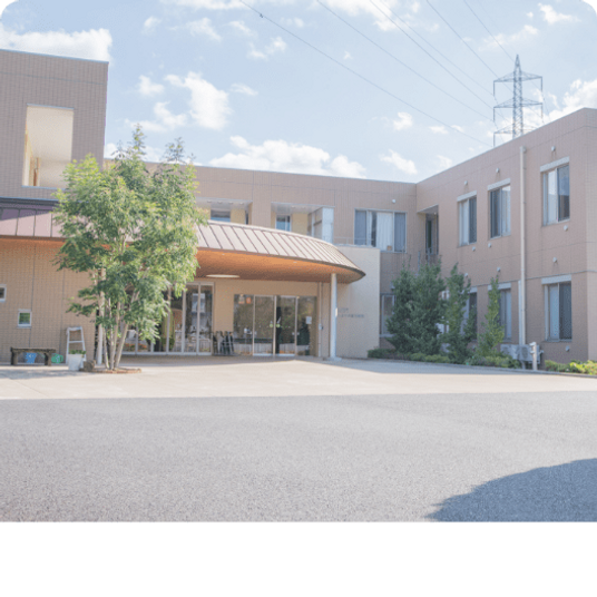 広々とした建物の外観