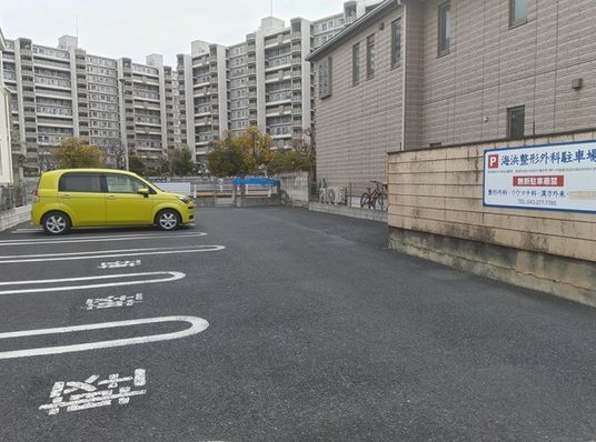 駐車場のある外観  