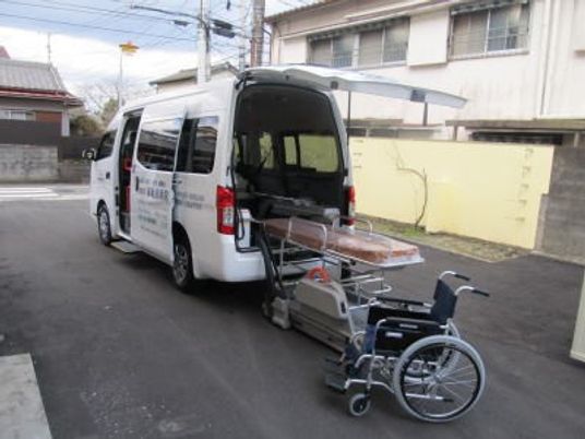 送迎車の停車場面  