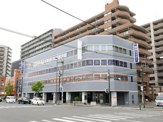 街角の施設外観  