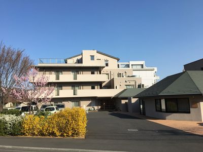 落ち着いた雰囲気の外観