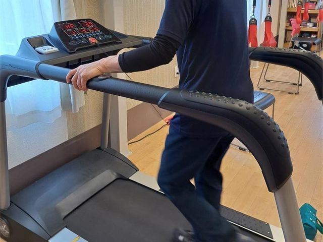 トレッドミルで運動する様子