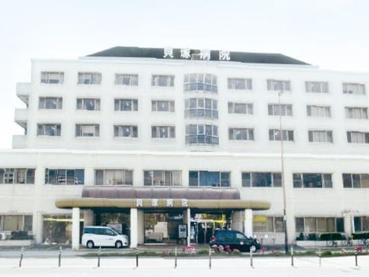 明るい建物外観  