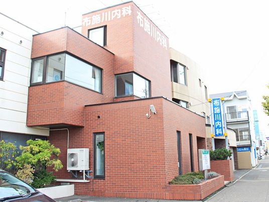レンガ造りの外観  